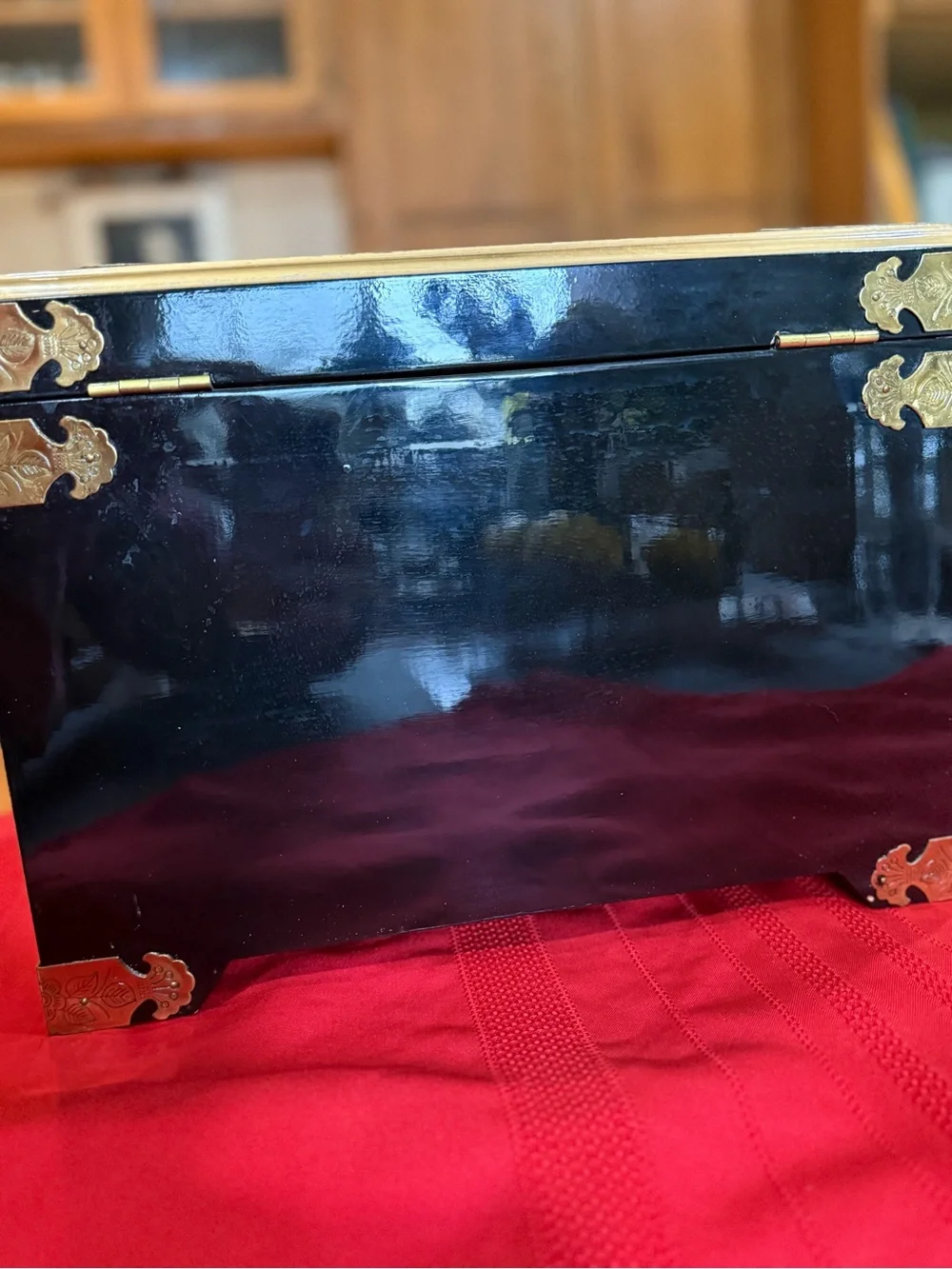 Mother-of-Pearl Geisha Jewelry Organizer Panel in White and Black